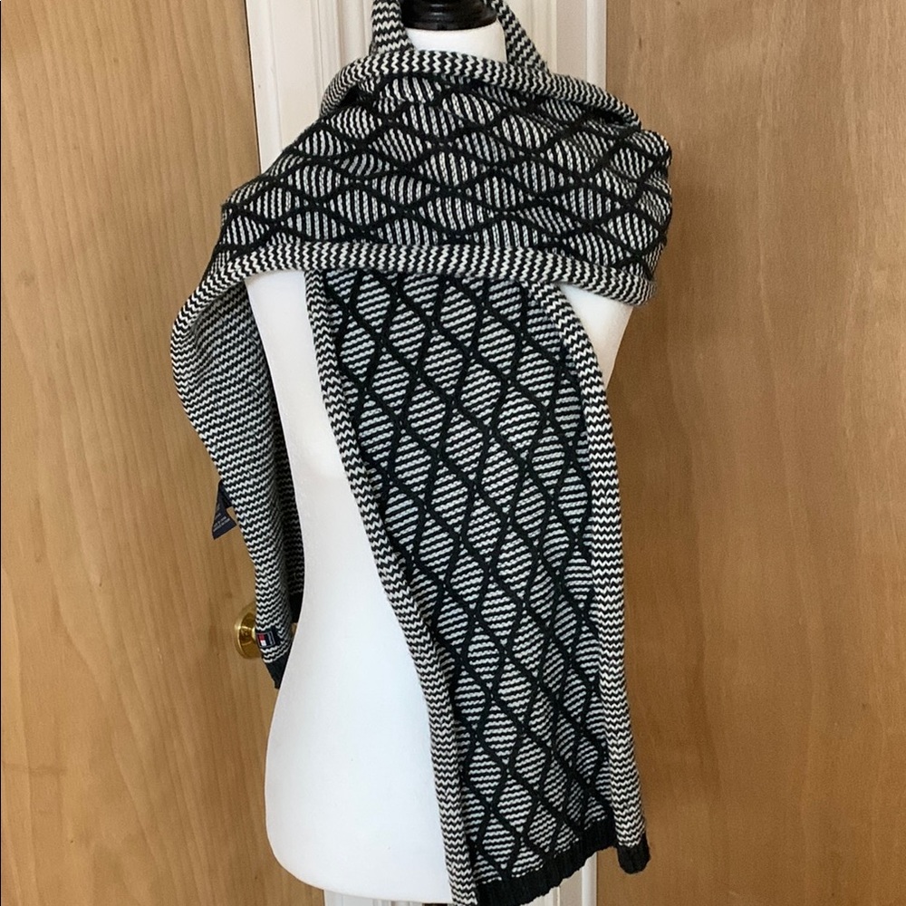 Tommy Hilfiger Knit Scarf